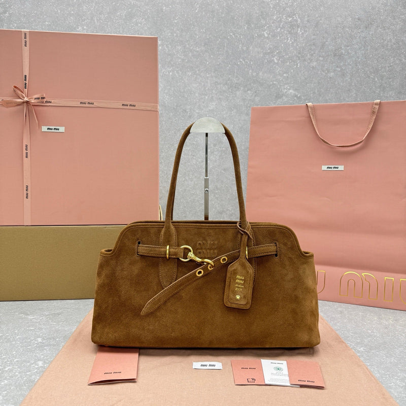 Bolsa Miu Miu Aventure em camurça