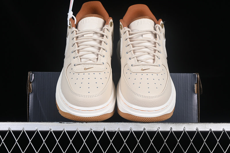 Nike Air Force 1 Low Luxe Pearl White/Pecan/Gum DB4109-200 (Pronta entrega)