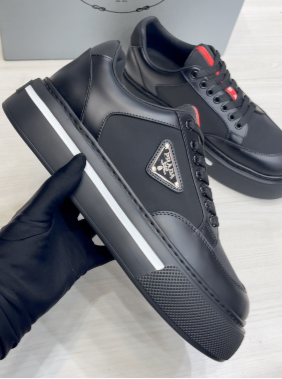 Prada Downtown Black Red