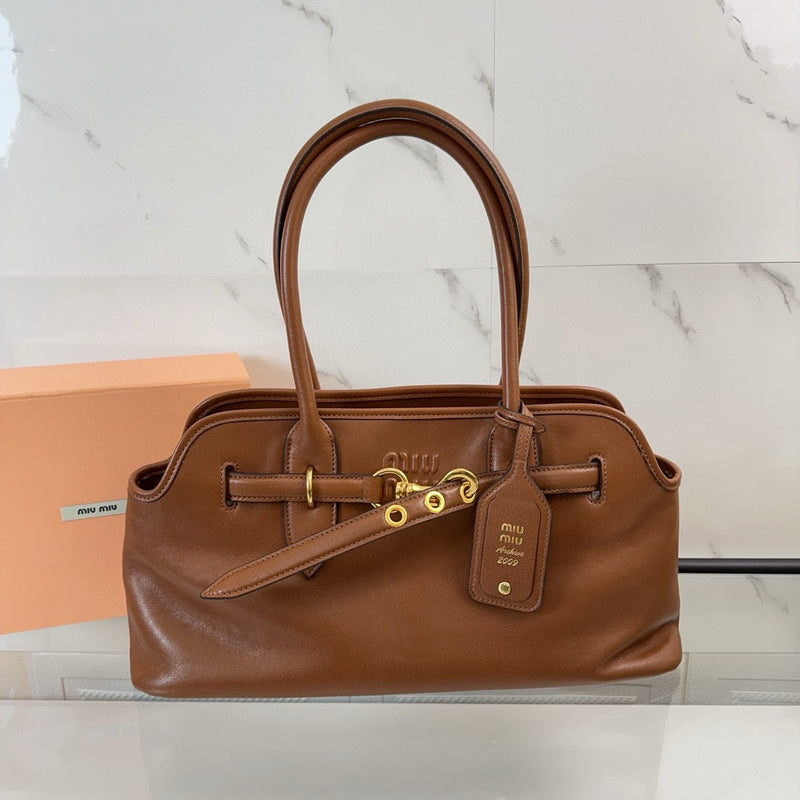 Bolsa Miu Miu Aventure Carvalho