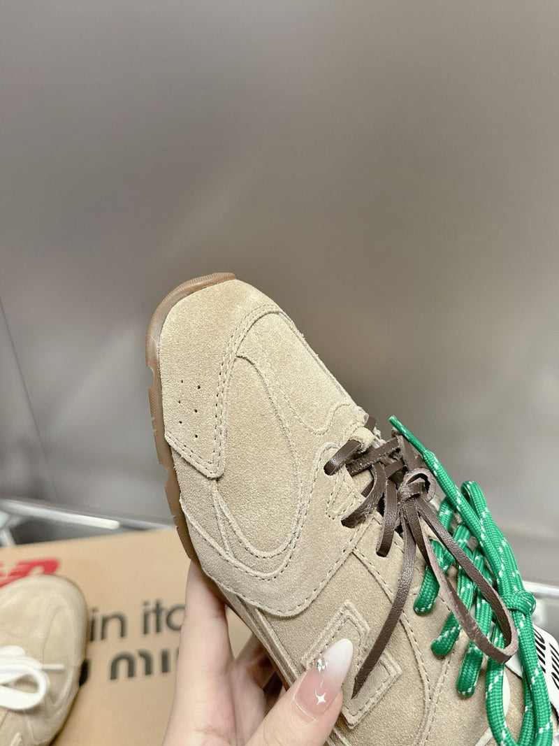 Mule New Balance x Miu Miu 530 SL em camurça desbotada