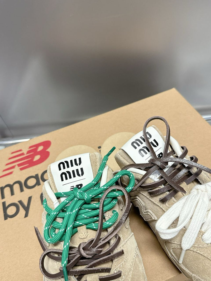 Mule New Balance x Miu Miu 530 SL em camurça desbotada