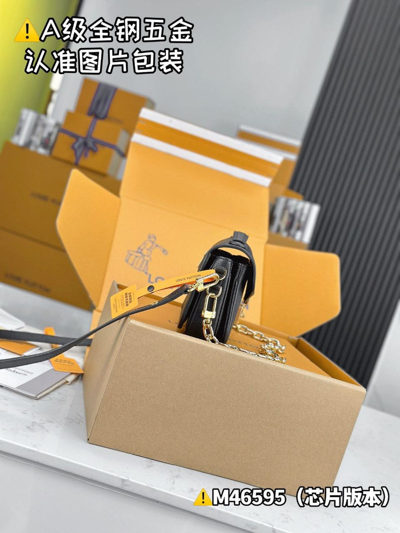 Pochette Métis East West Monogram Empreinte Black