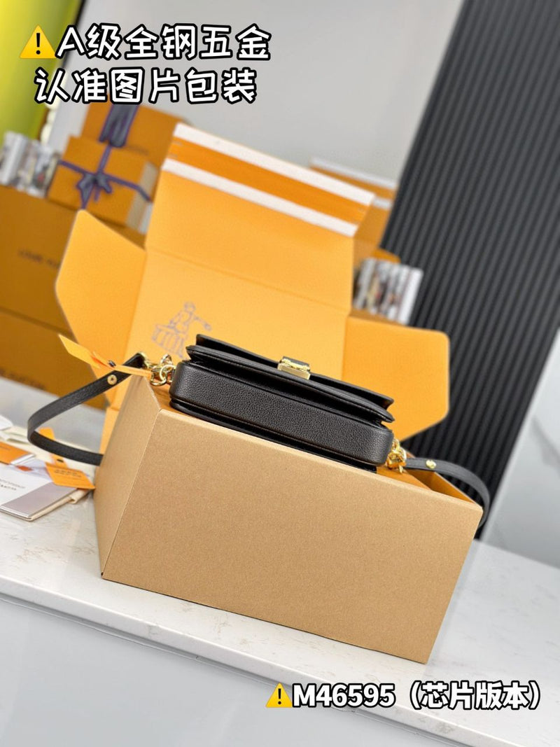 Pochette Métis East West Monogram Empreinte Black